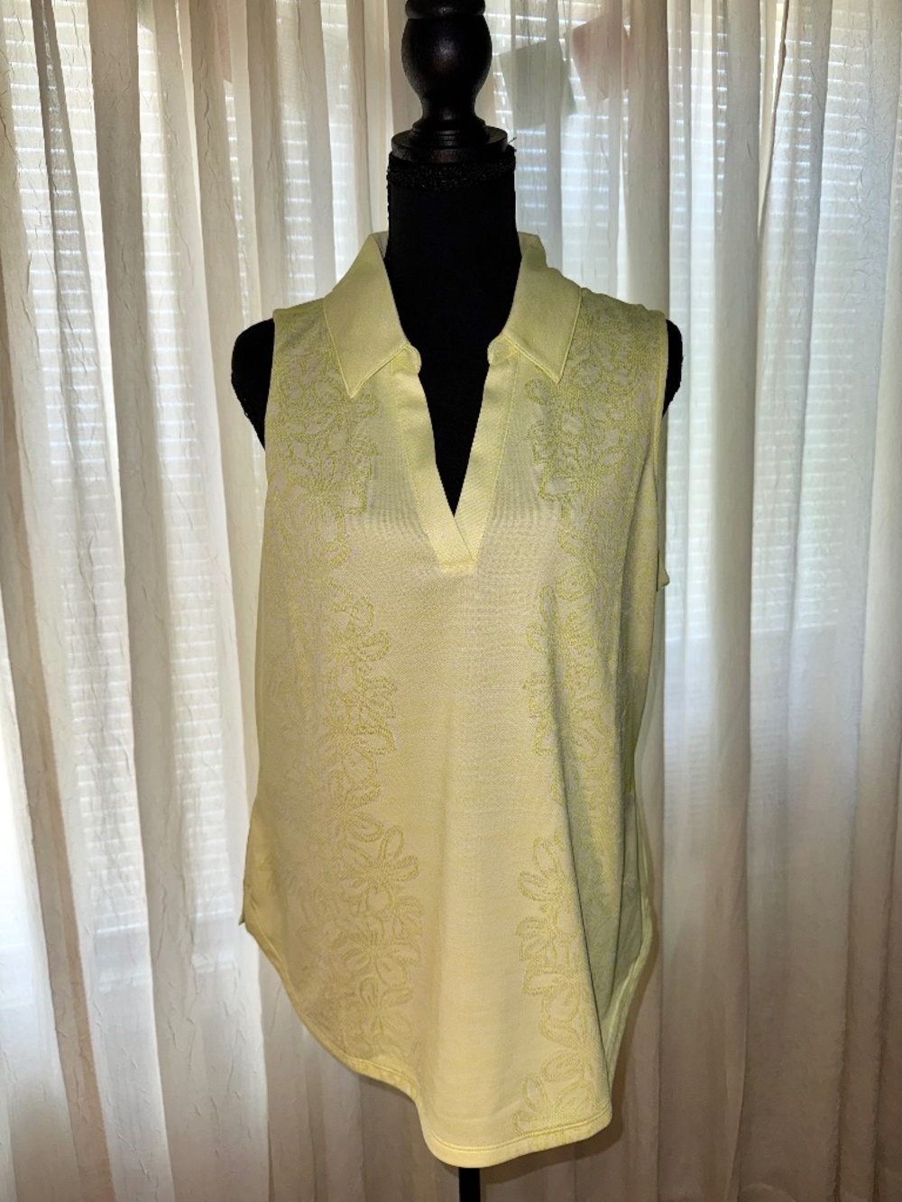 Woman's Tommy Bahama sleeveless collared tank top - Yellow - Size Large